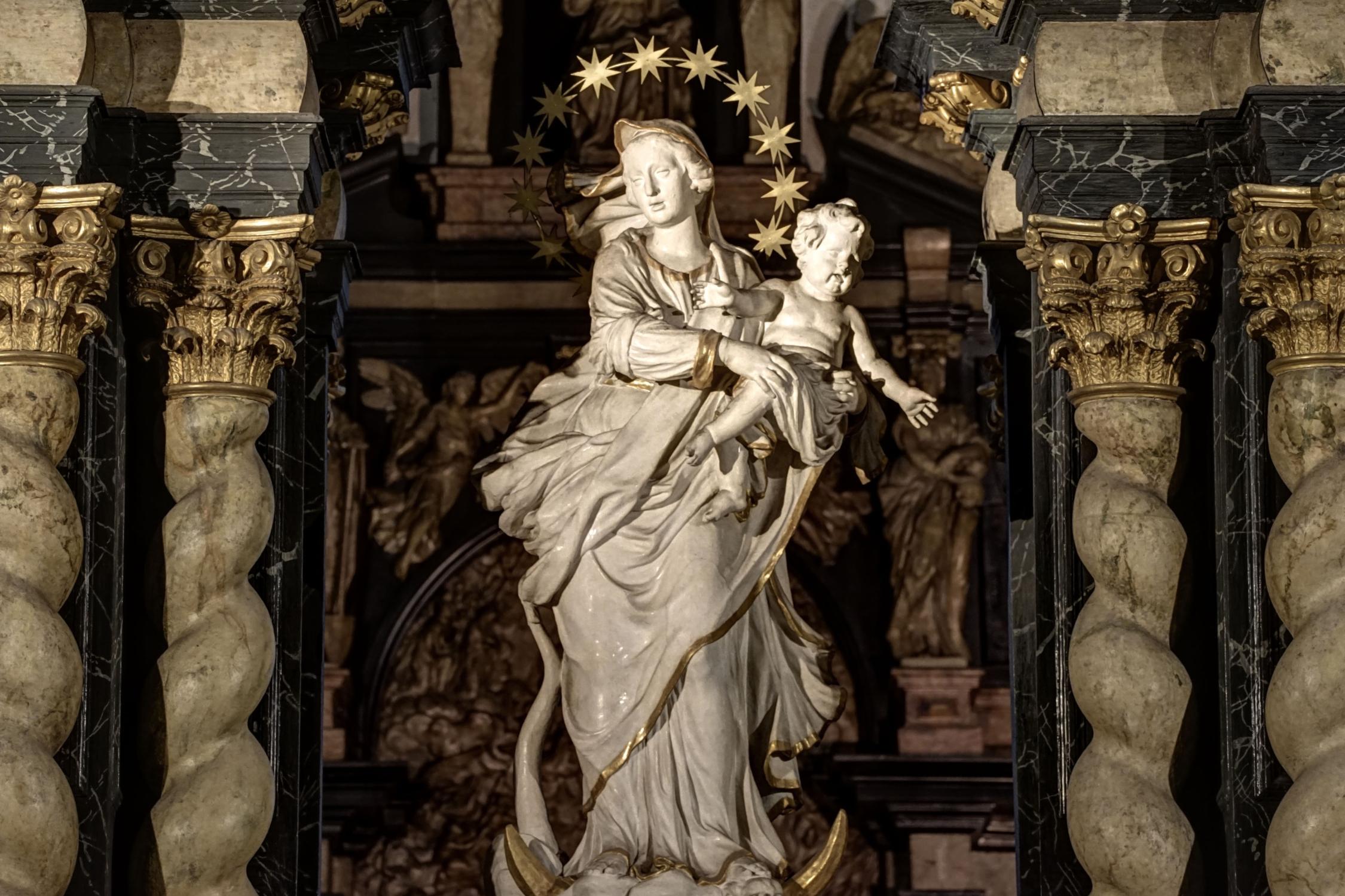 Strahlenkranzmadonna aus der Schule von Gruppello