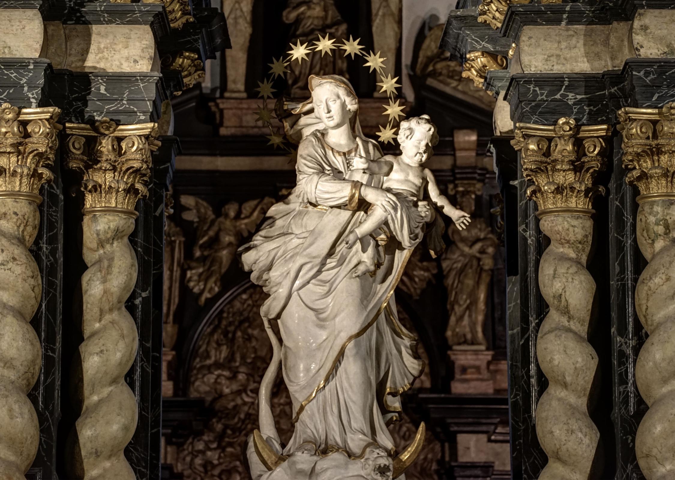 Strahlenkranzmadonna aus der Schule von Gruppello