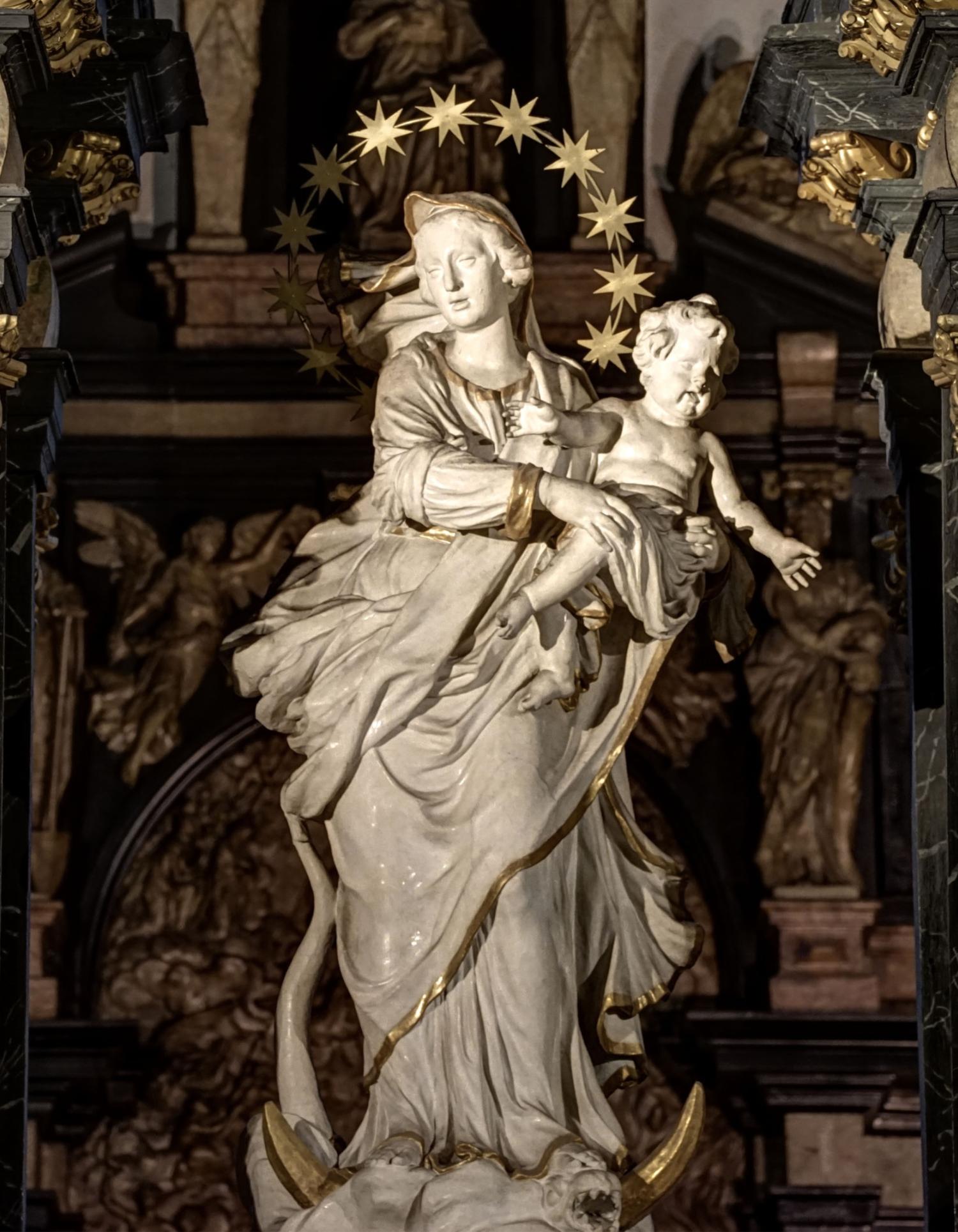 Strahlenkranzmadonna aus der Schule von Gruppello