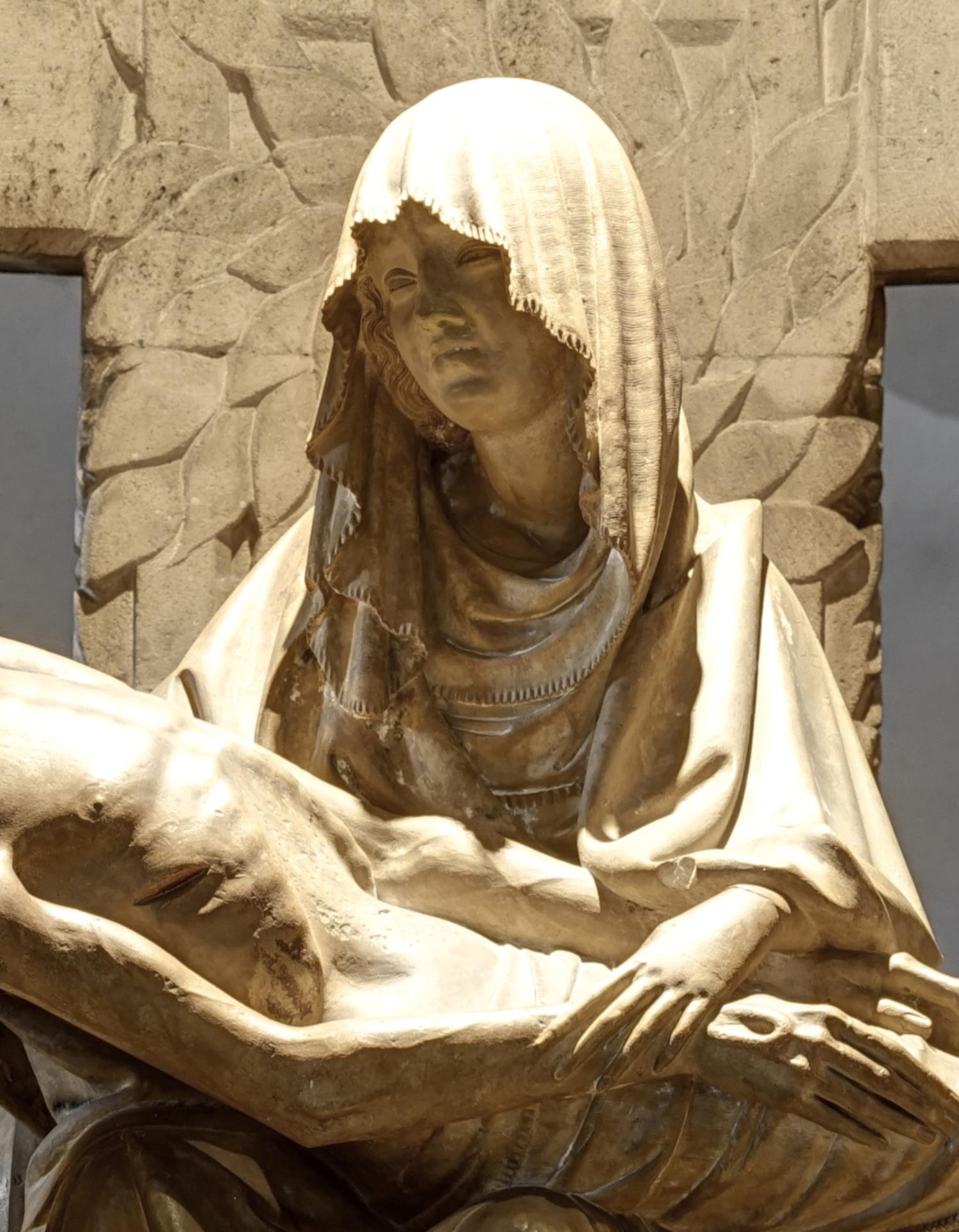 Detail der Stele von Karl Matthäus Winter : Pietà