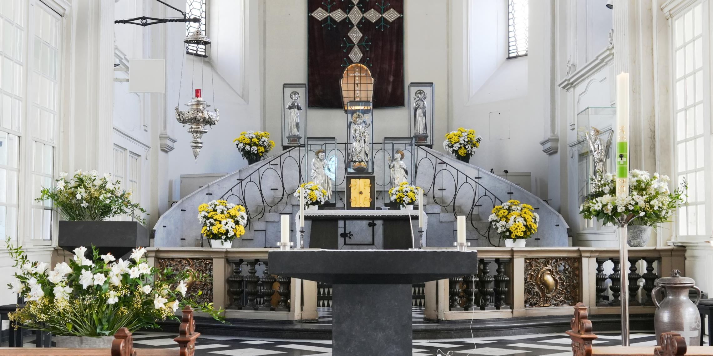 Blick in den Altarraum der Kirche St. Andreas
