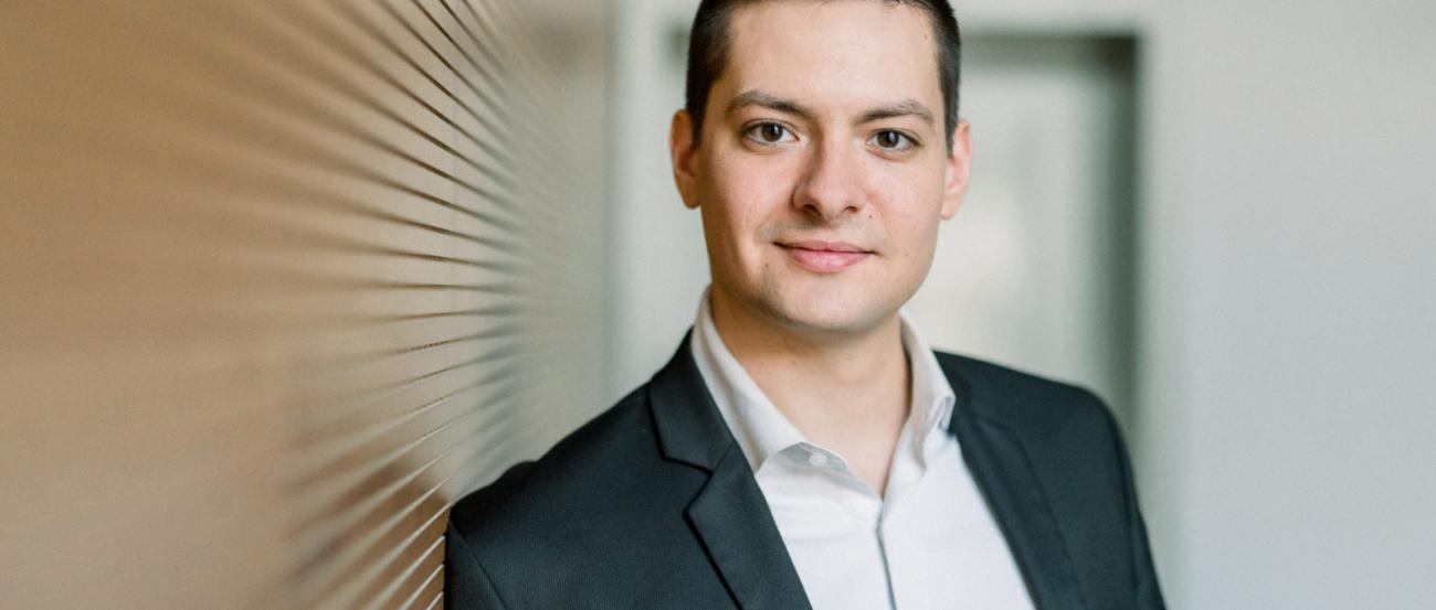 Adam Tabajdi (c) Privat Portrait Tabajdi Ádám