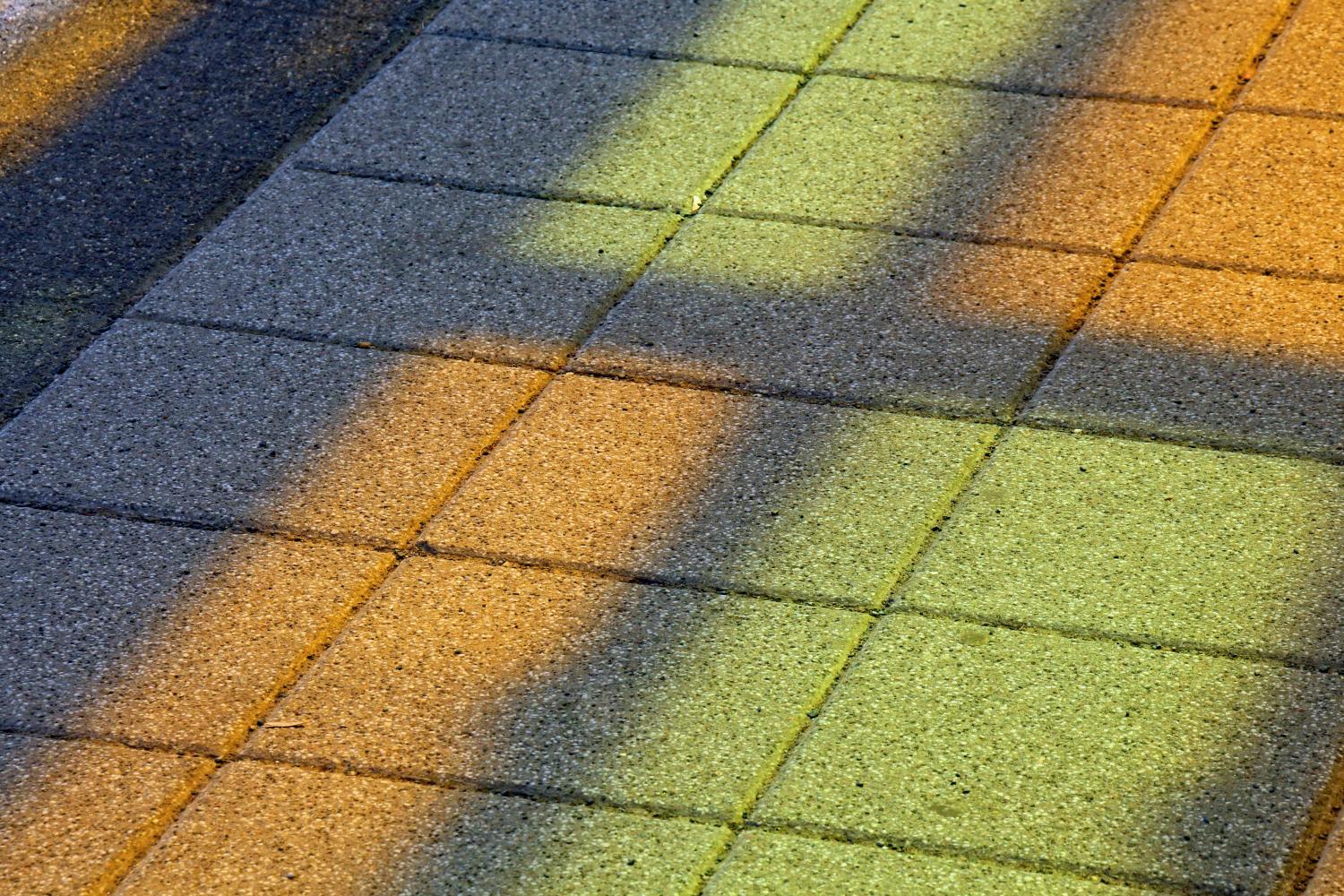 Kreuzschatten farbig