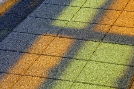 Kreuzschatten farbig