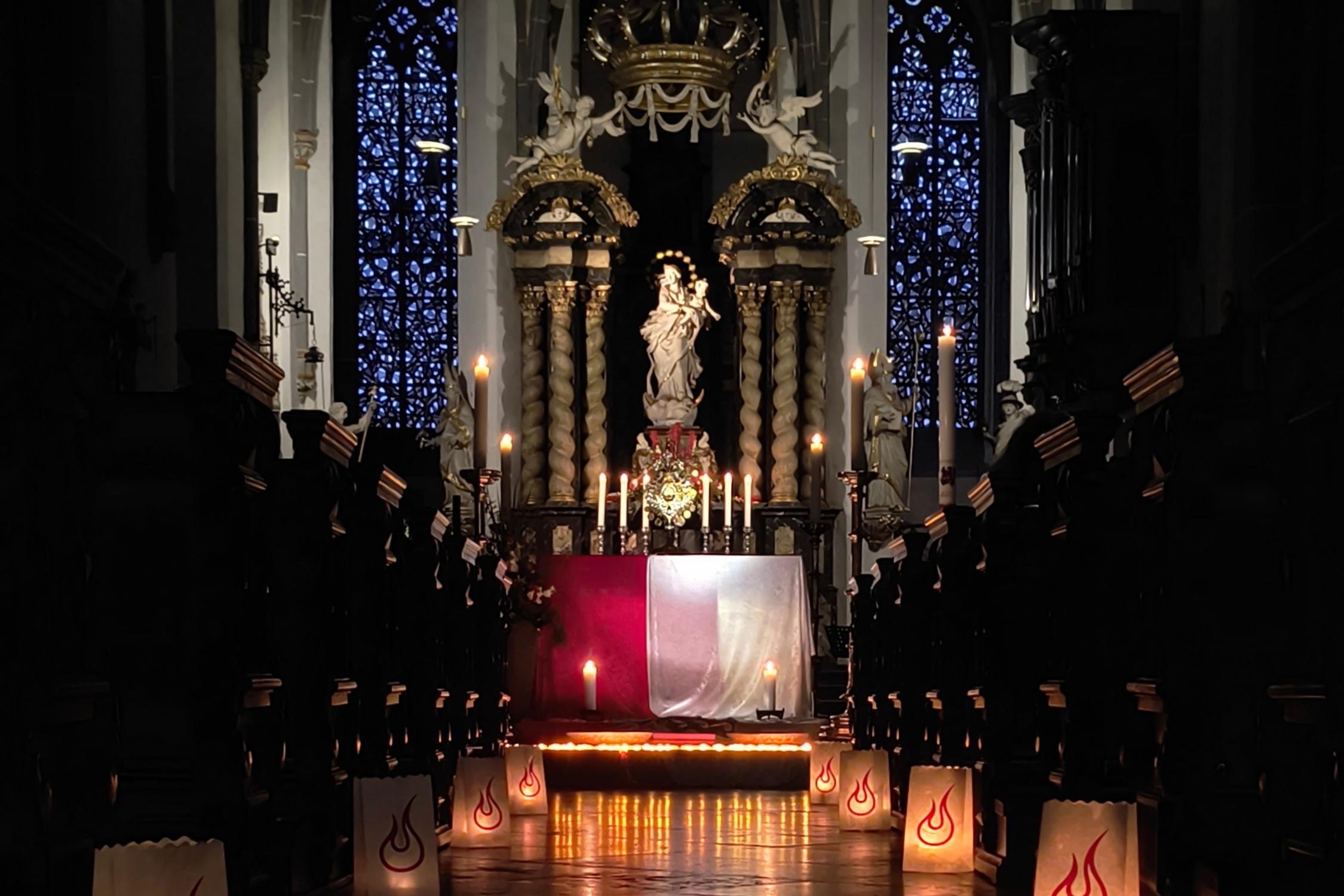 Aussetzung in St. Lambertus bei Nightfever